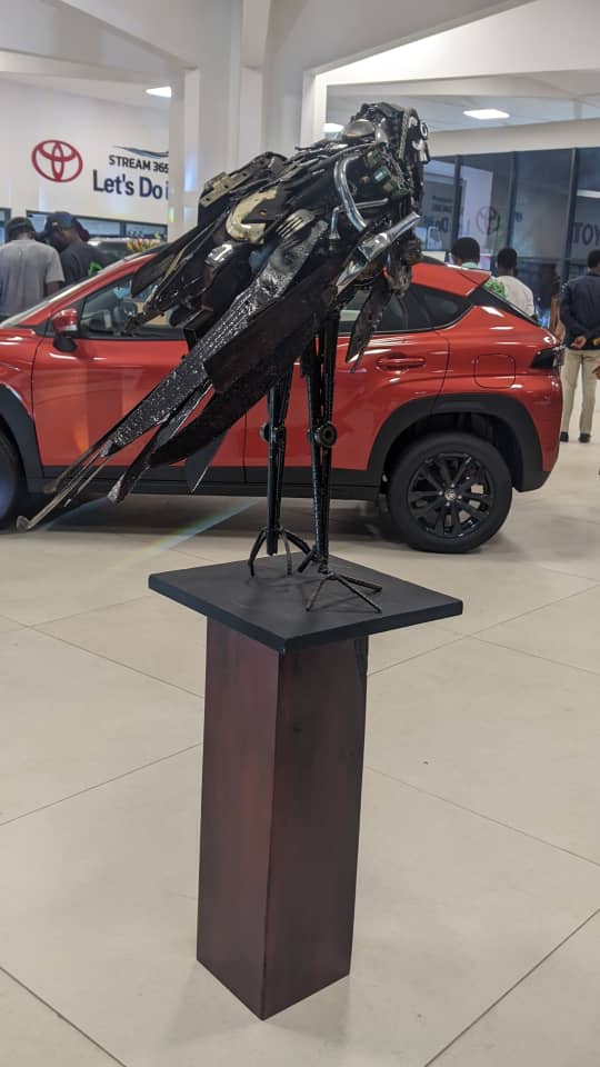 Exposition "Kokoli" : Atisso Goha transforme les déchets en géants d'art et d'humanité