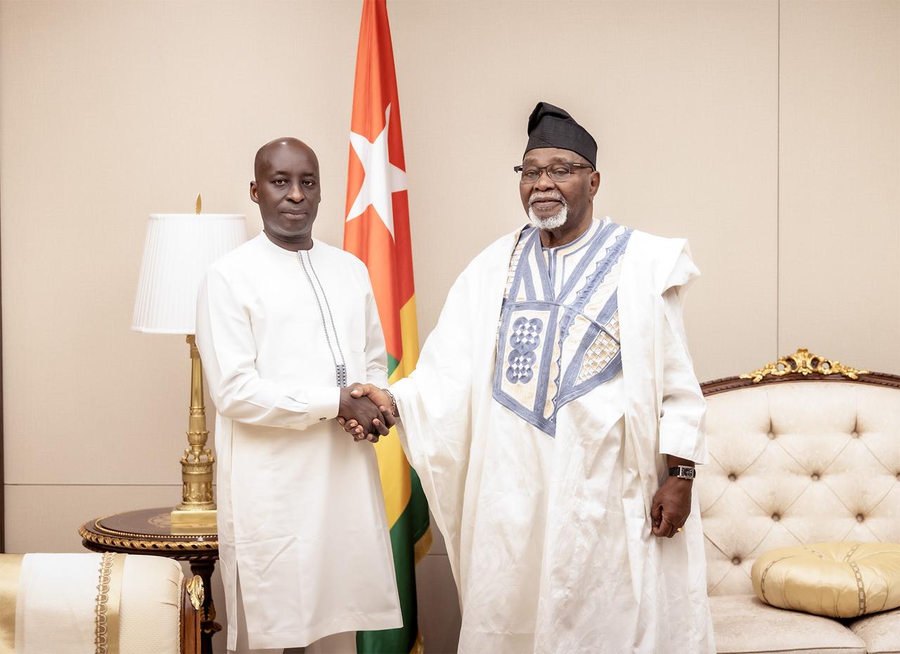 Le Président de la République Jean-Lucien Savi de Tové reçoit les lettres de créances de  l’Ambassadeur sénégalais Mamadou Loum 