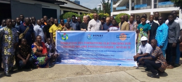 Projet PFPERT : 42 formateurs électriciens dont deux femmes formes sur l'énergie solaire photovoltaà¯que, niveau II