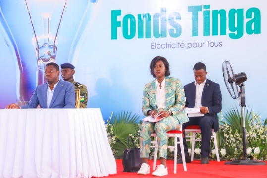 Faure Gnassingbé lance officiellement le Fonds Tinga et le projet des 50 000 lampadaires solaires ruraux