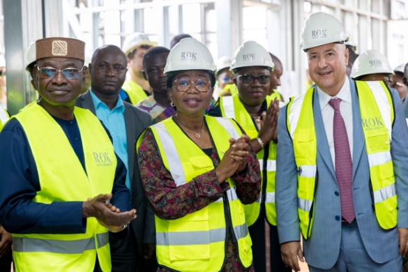 Victoire Tomegah-Dogbe sur le chantier de l'hopital mere-enfant a Togblekope